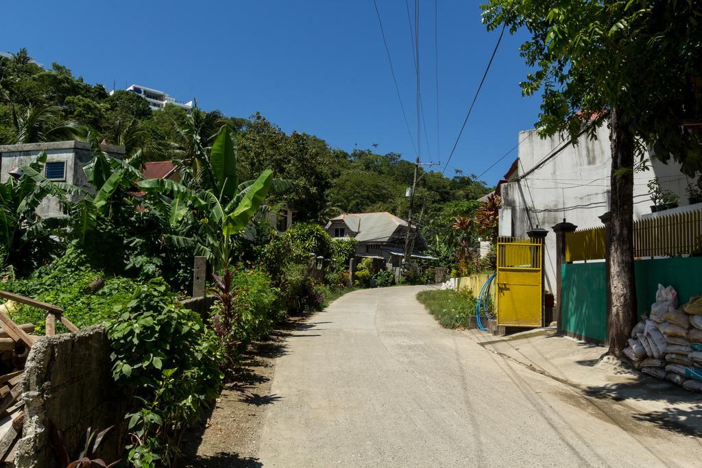 Koko'S Place Diniwid Balabag  Exteriör bild
